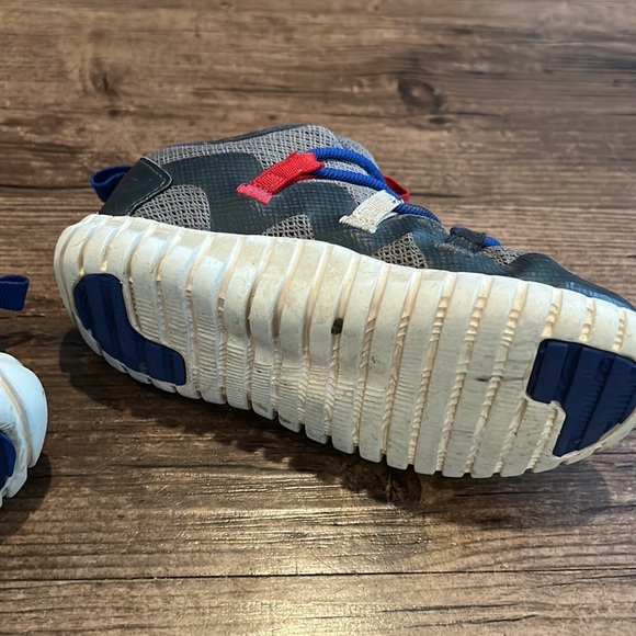 New Balance - Picture 3 of 4